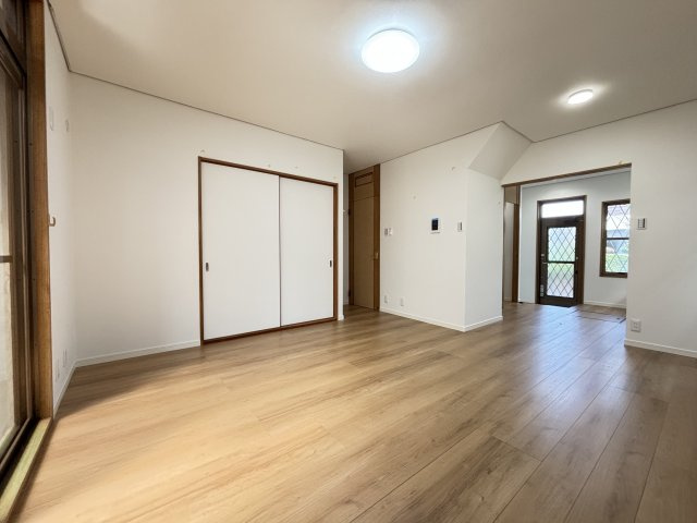 桜井市大字大福の居間・リビング|LDK13.5帖　リフォーム済みの綺麗な空間です