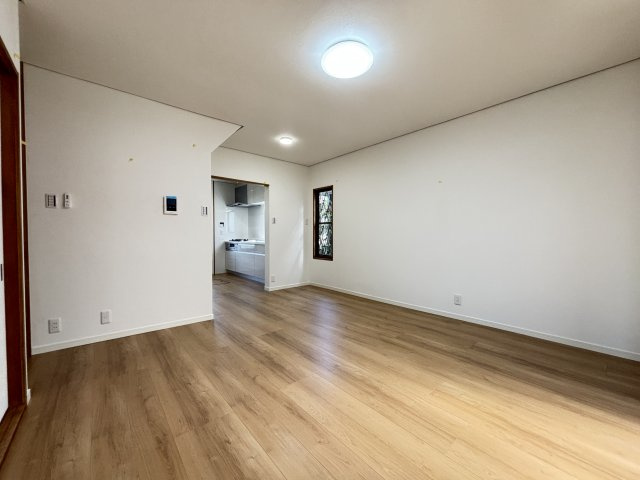 桜井市大字大福の居間・リビング|ＬＤＫ13.5帖　明るく開放的な空間です♪