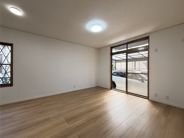 桜井市大字大福の居間・リビング|ＬＤＫ13.5帖　明るく開放的な空間です♪