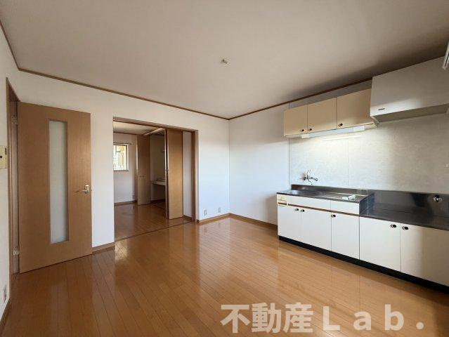 フラワーコーポ立岡Cの居間・リビング