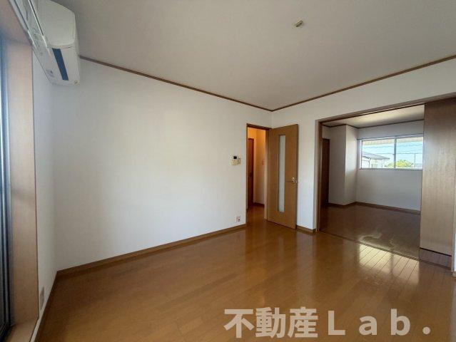 フラワーコーポ立岡Cの居間・リビング