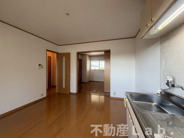 フラワーコーポ立岡Cの居間・リビング