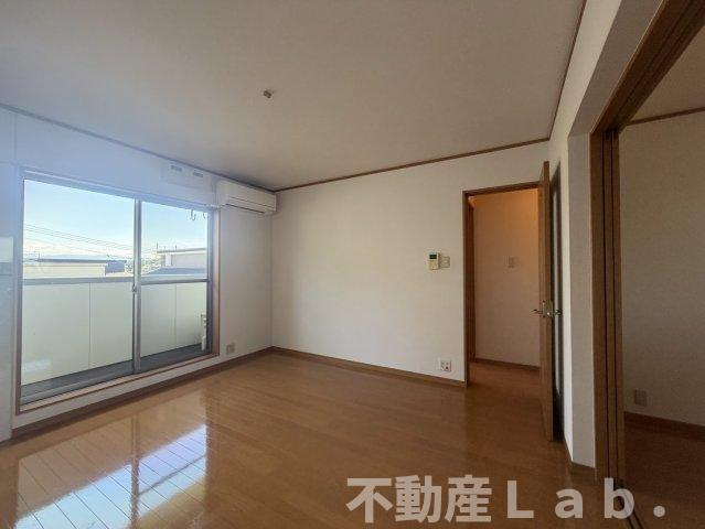 フラワーコーポ立岡Cの居間・リビング