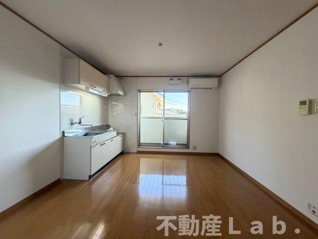 フラワーコーポ立岡Cの居間・リビング