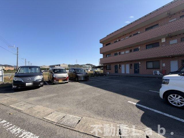 センチュリーハイツの駐車場