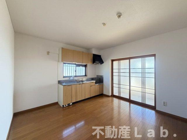 センチュリーハイツの居間・リビング