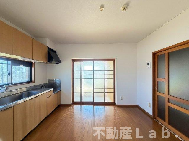 センチュリーハイツの居間・リビング