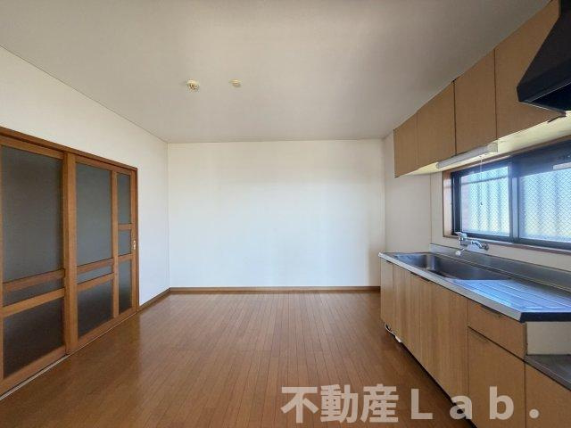 センチュリーハイツの居間・リビング