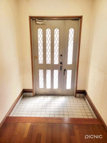 和歌山市梅原　中古戸建の玄関