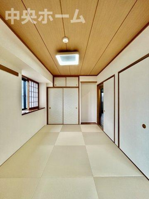 【和室】 | ドラゴンマンション青戸壱番館 | 【和室】近年、和室が減ってきていますが見学中に聞きますとやはり人気が高いようです小さなお子様がいらっしゃる家庭では奥様の家事中にお子様のお昼寝場所にされているようです