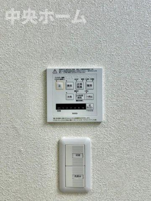 【内装】 | ドラゴンマンション青戸壱番館 | 【浴室乾燥機】暖房・冷風・換気・乾燥が可能です。毎日を快適に過ごせるうれしい機能が揃っています。雨の日の洗濯物も安心です。