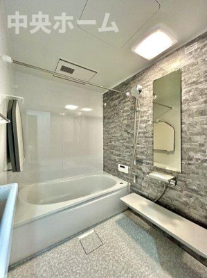 【浴室】 | ドラゴンマンション青戸壱番館 | 【バスルーム】暖房換気乾燥機付きシステムバスルーム。暖房・冷風・換気・乾燥など、毎日を快適に過ごせるうれしい機能が揃っています。雨の日の洗濯物も安心です。