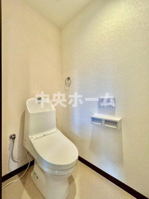 【トイレ】 | ドラゴンマンション青戸壱番館 | 【トイレ】 温水洗浄便座機能付きトイレ。温水洗浄便座は清潔にお使いいただくための大切なアイテムです。