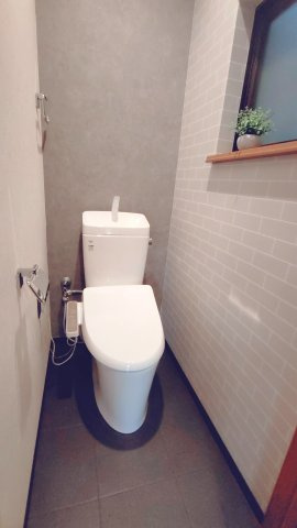 東大阪市末広町中古戸建のトイレ|2階