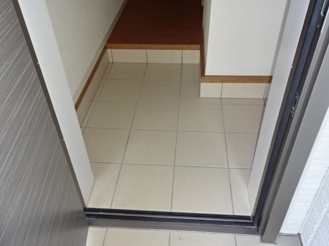 リメインらかん N棟の玄関