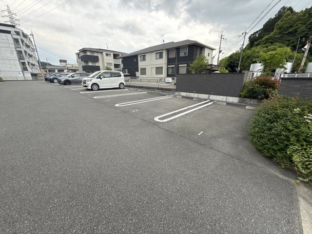 リメインらかん N棟の駐車場