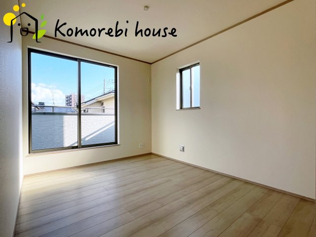 桶川市神明一丁目895番　新築一戸建て　ハートフルタウン　Aの子供部屋|自分の部屋が欲しいというお子様へこちらをどうぞ♪
2面採光で明るい居室♪