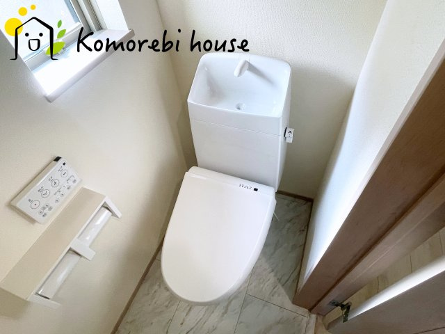 桶川市神明一丁目895番　新築一戸建て　ハートフルタウン　Aのトイレ|2階にもお手洗いがございます♪
朝の争奪戦もこれにて解消！