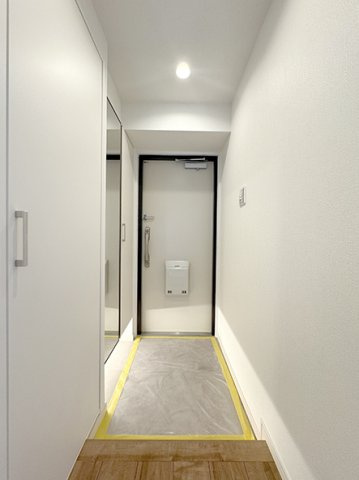 ゾンネンハイム葛西の玄関|玄関がいつも片付くミラー付きシューズボックス。　全身のコーディネートや身だしなみのチェックに役立ちます♪