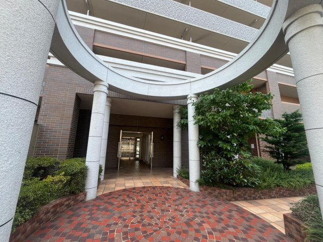 エスリード門真駅前のエントランス|■物件内覧・資金計画相談・住宅ローン相談、リフォーム相談、お問合せ受付中■
※当日・翌日のご内覧、ご相談はお電話でのお問合せがスムーズです！