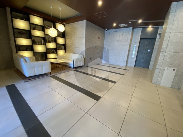 ラドゥセール荒本のエントランス