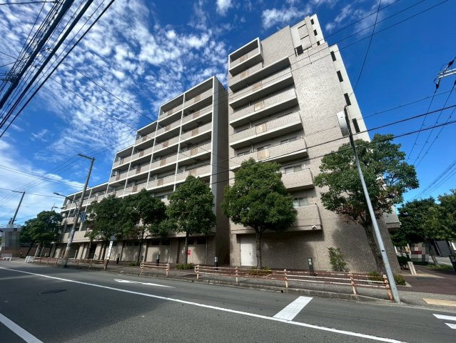 【成約済】阪急西宮マンションの外観|1階には店舗がございます。