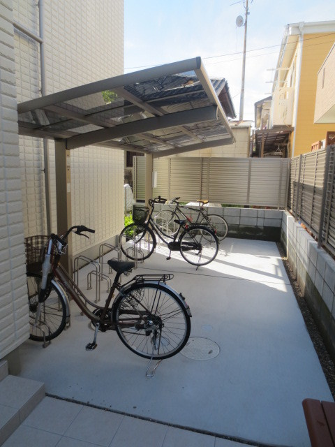 ラ・グランジュール綾瀬のその他共用部分|★屋根付き駐輪場★