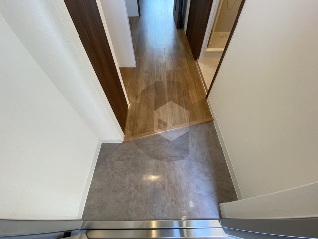 プレサンスNEO長堂アウローラの玄関