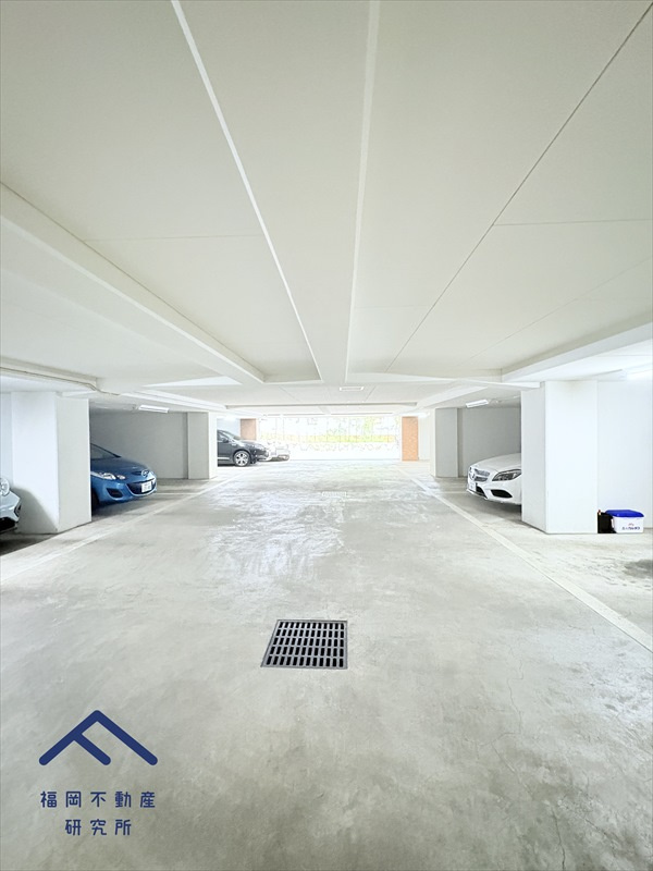 グランドメゾン長丘の駐車場