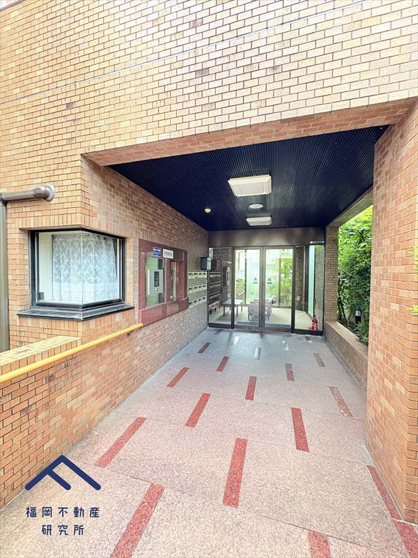 グランドメゾン長丘のエントランス