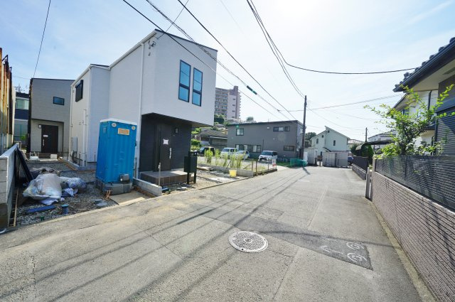 【横浜市保土ケ谷区今井町804-8全2棟新築戸建て】★仲介手数料無料★（今井小学校・橘中学校）の前面道路含む現地写真