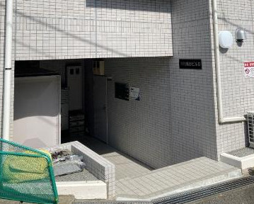 横浜市瀬谷区瀬谷1丁目　一棟売マンションのエントランス