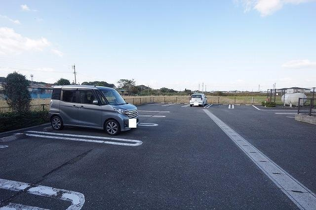 アヴニール遠賀Ｄの駐車場