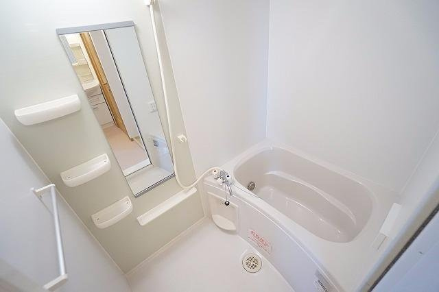 アヴニール遠賀Ｄの浴室