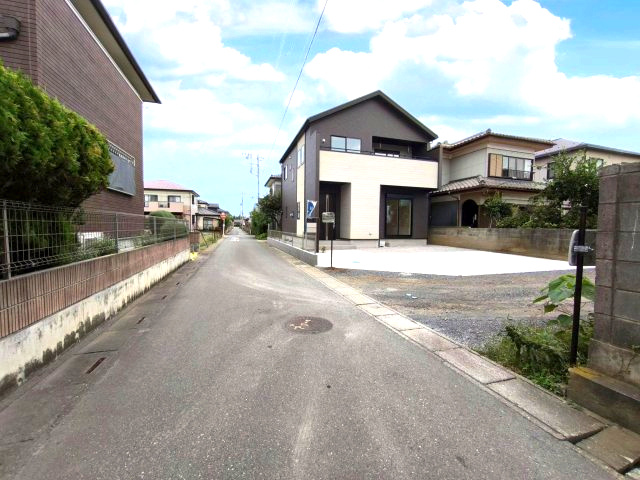 Blooming　Garden　深谷市上野台　の前面道路含む現地写真