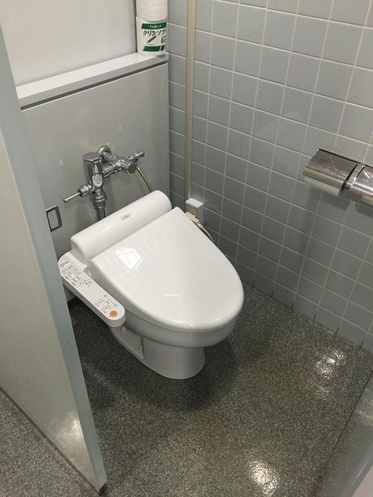 横浜相生町ビルのトイレ