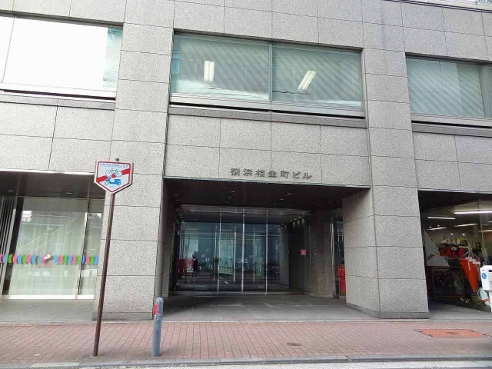 横浜相生町ビルのエントランス