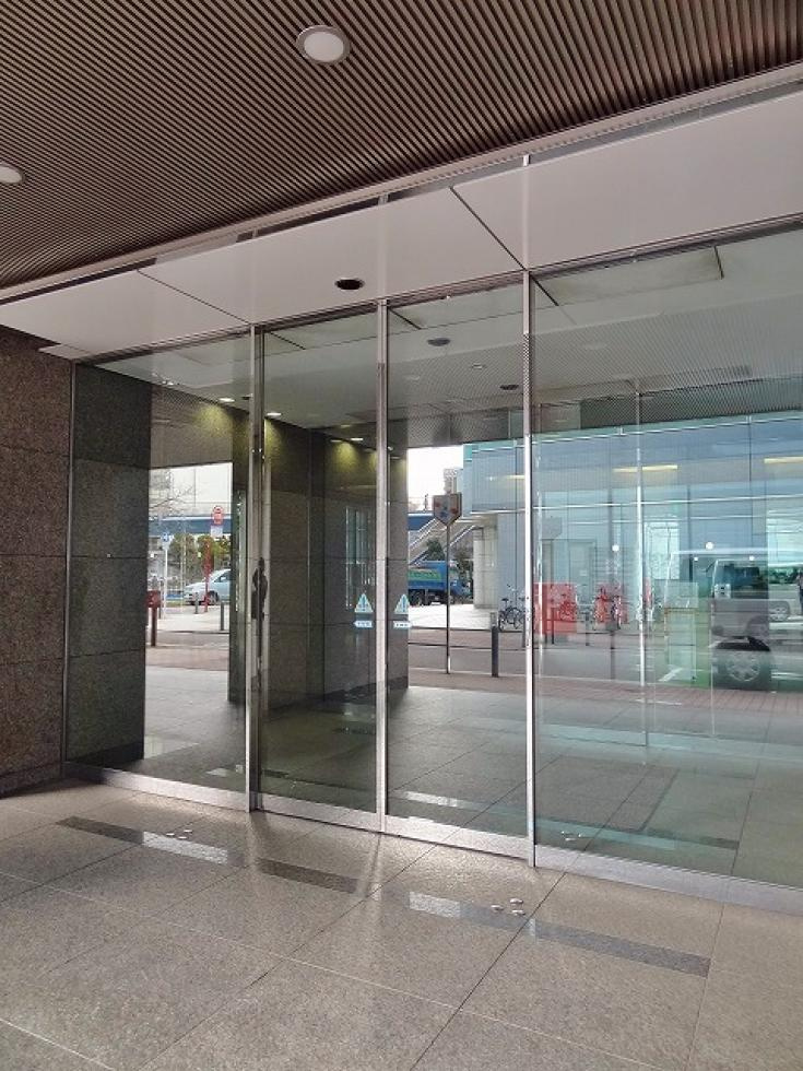 横浜相生町ビルのエントランス