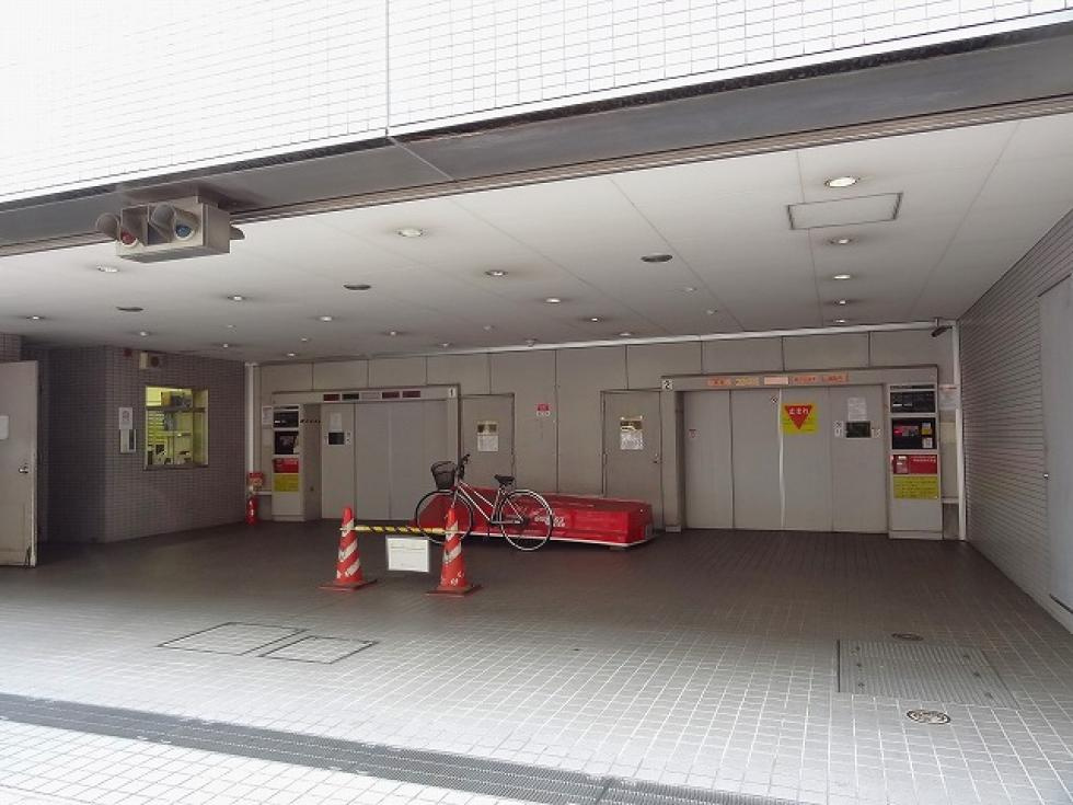 横浜相生町ビルの駐車場
