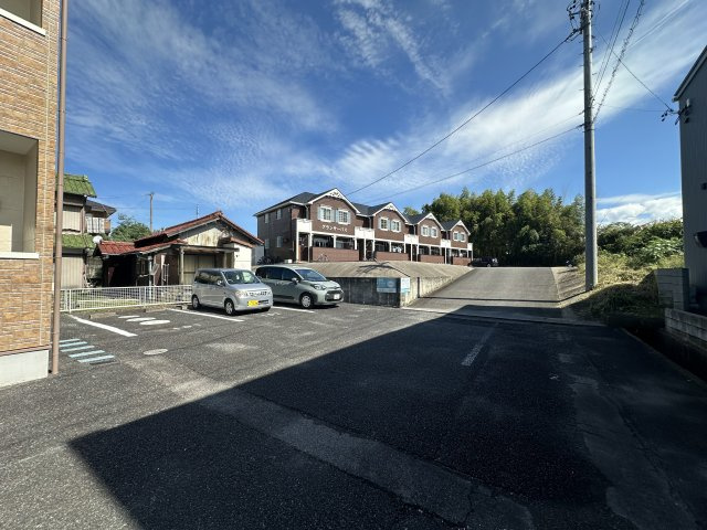 グランエイム の駐車場