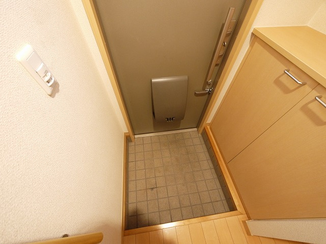 シュウ　メゾン　Ａ・Ｂの玄関|収納もある玄関です