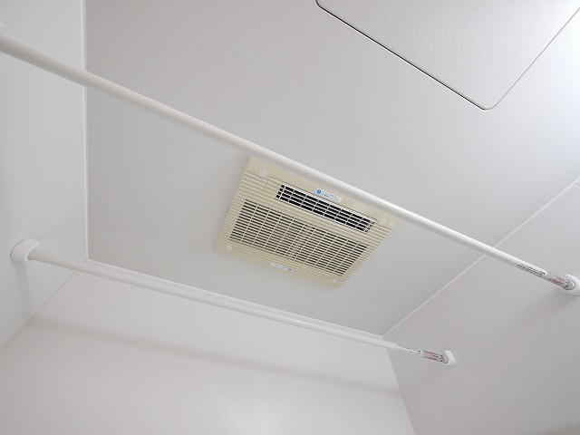 シュウ　メゾン　Ａ・Ｂの設備|浴室乾燥機