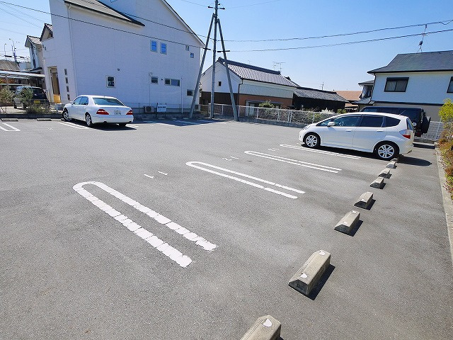 シュウ　メゾン　Ａ・Ｂの駐車場|カースペースがあります