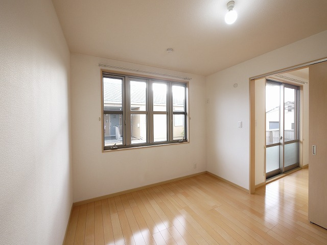 シュウ　メゾン　Ａ・Ｂの寝室|広くて明るい寝室