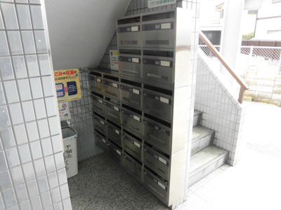 【エントランス】 | 下新庄シングルハイツ | 集合ポストです