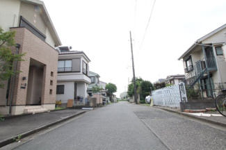 【前面道路含む現地写真】 | 東大和市芋窪6丁目　中古戸建　【全1棟】