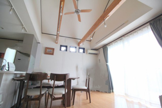 【居間・リビング】 | 東大和市芋窪6丁目　中古戸建　【全1棟】