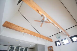 【居間・リビング】 | 東大和市芋窪6丁目　中古戸建　【全1棟】