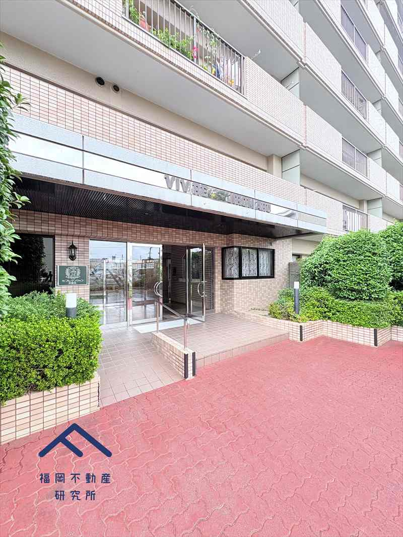 ビブレマンション次郎丸のエントランス