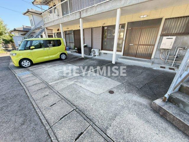 岩永アパートの駐車場